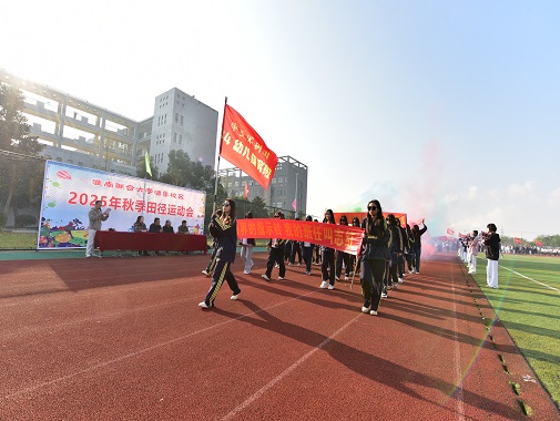 �ഺ����չ��� ������������ƪ�����������ϴ�ѧ�˼�У������2025���＾�ﾶ�˶���